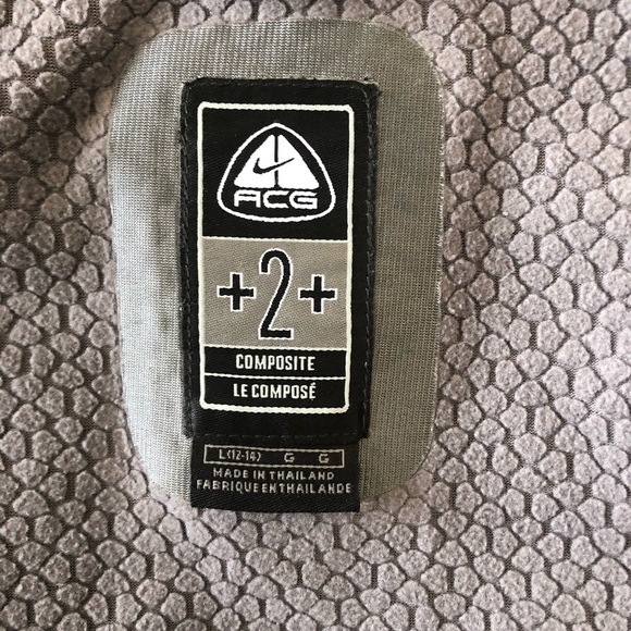 NWOT Nike ACG weatherproof jacket. - Picture 4 of 5